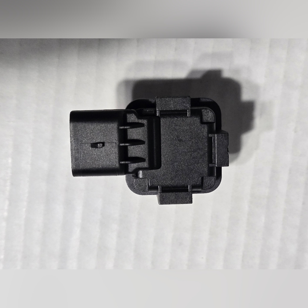 Vehicle Rear‎ View Parking Assist Camera Replacement | 6-Pin Plug - Picture 7 of 9